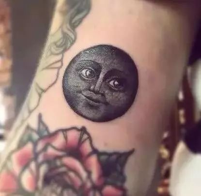 纹身的也是你,洗纹身的也是你!这些动图看完,我都替你疼……