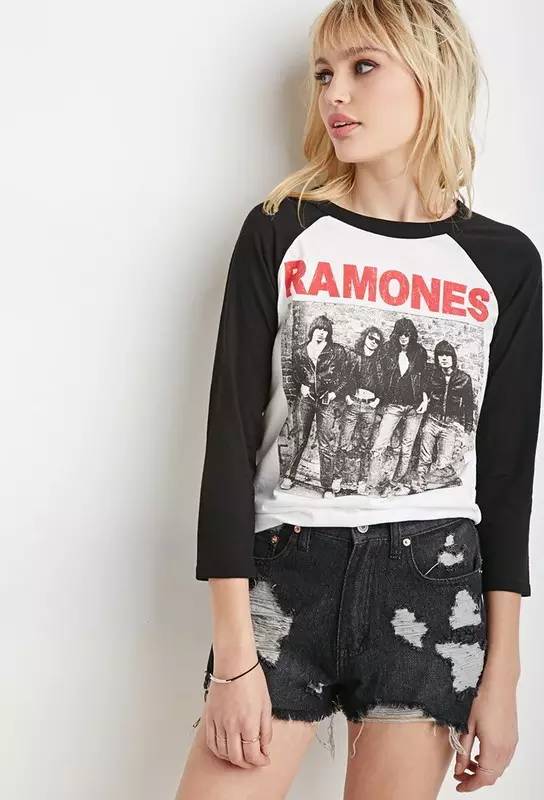 一件纯白的t恤搭配拉风的tee,纯白的t恤搭配拉风的tee叫什么