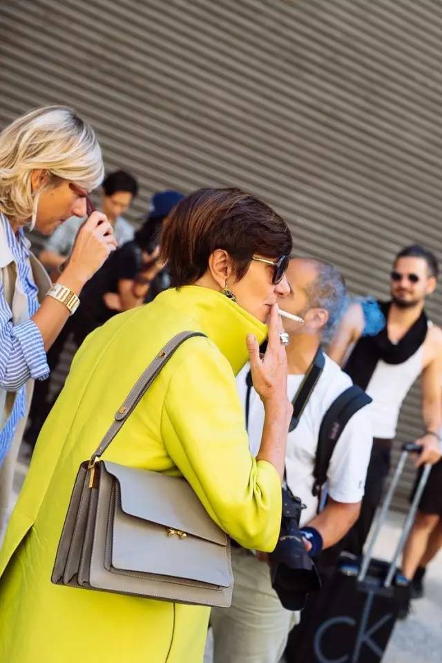 别不开心了,来看看这些红到发紫的包包吧!