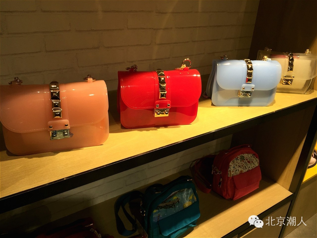 可爱的小书包、环保袋和糖果包，终于找到一个让一家人都能变潮的心水饰品店...