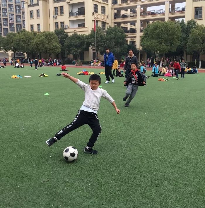 学生的足球比赛,小学生女子组足球比赛