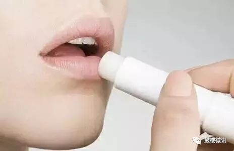 嘴唇干燥是什么病的预兆,嘴唇干燥查什么