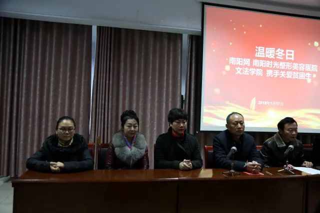 爱心助学捐赠仪式布置,寒冬送温暖爱心捐赠仪式