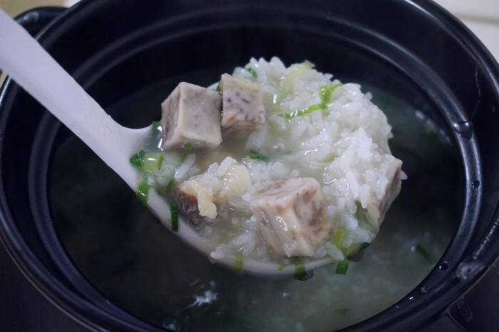 用一碗粥温暖一座城,用一锅温暖的粥来暖昨天的冷