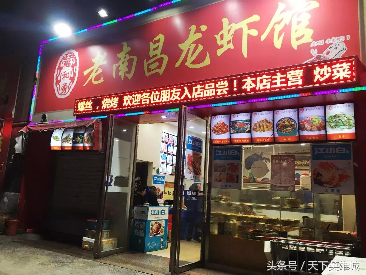 短短一条三百米的街，竟让人从白天走到黑夜……