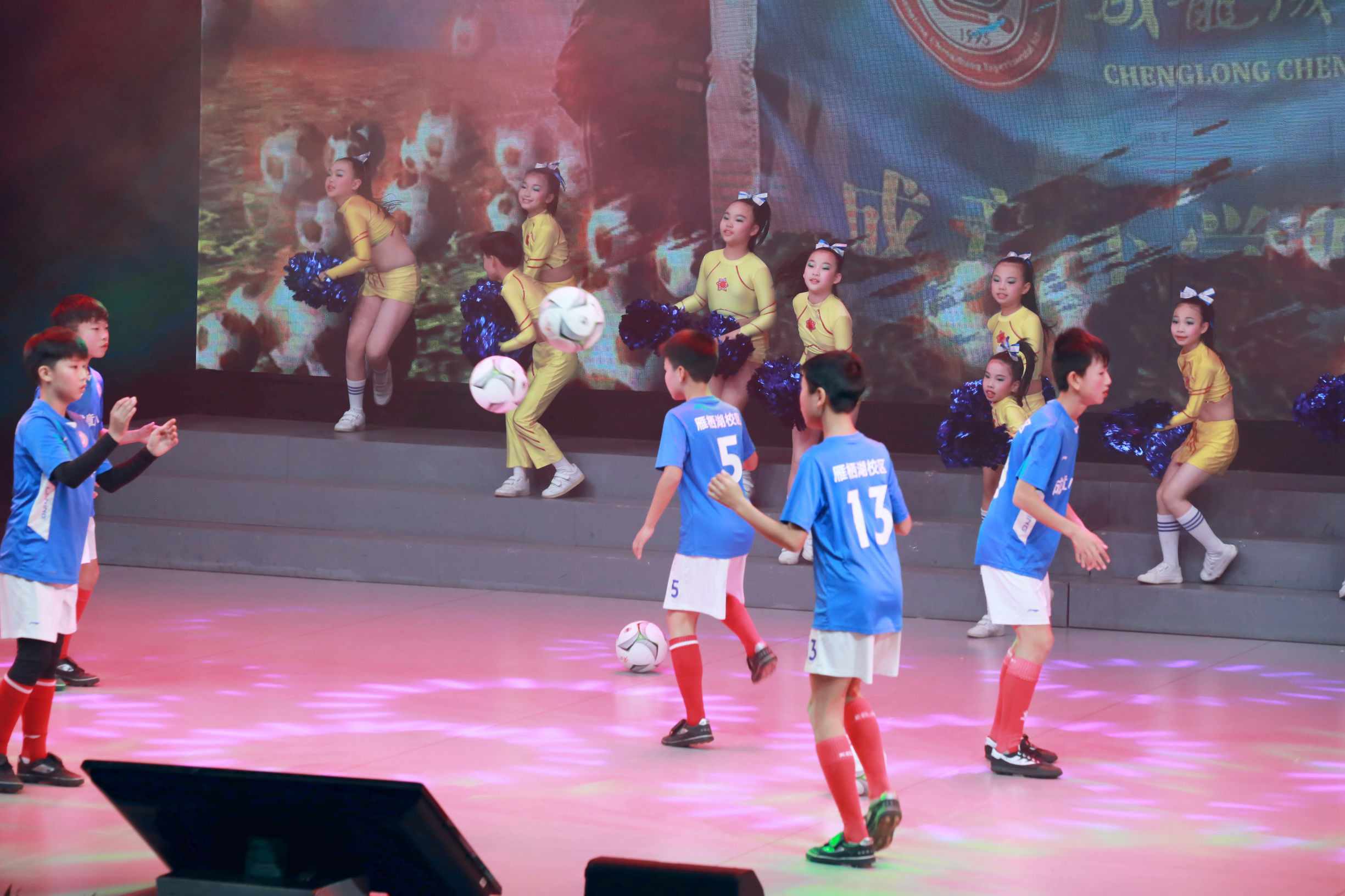 足球秀幼儿园,快乐足球阳光童年