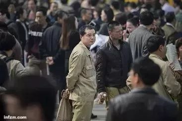 挣钱比王思聪还溜！父亲被枪杀后掌权的“败家子”，自己做成首富