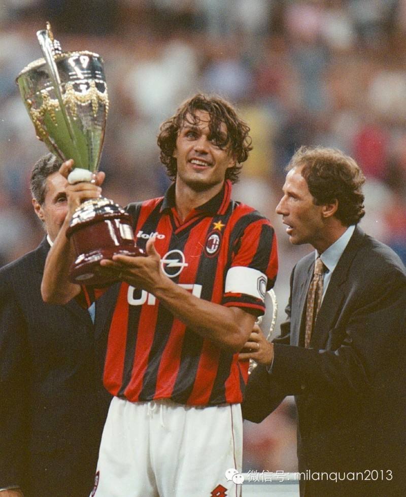 98-99赛季AC米兰夺冠，竟然已经20年了！谁还记得这套豪华阵容？