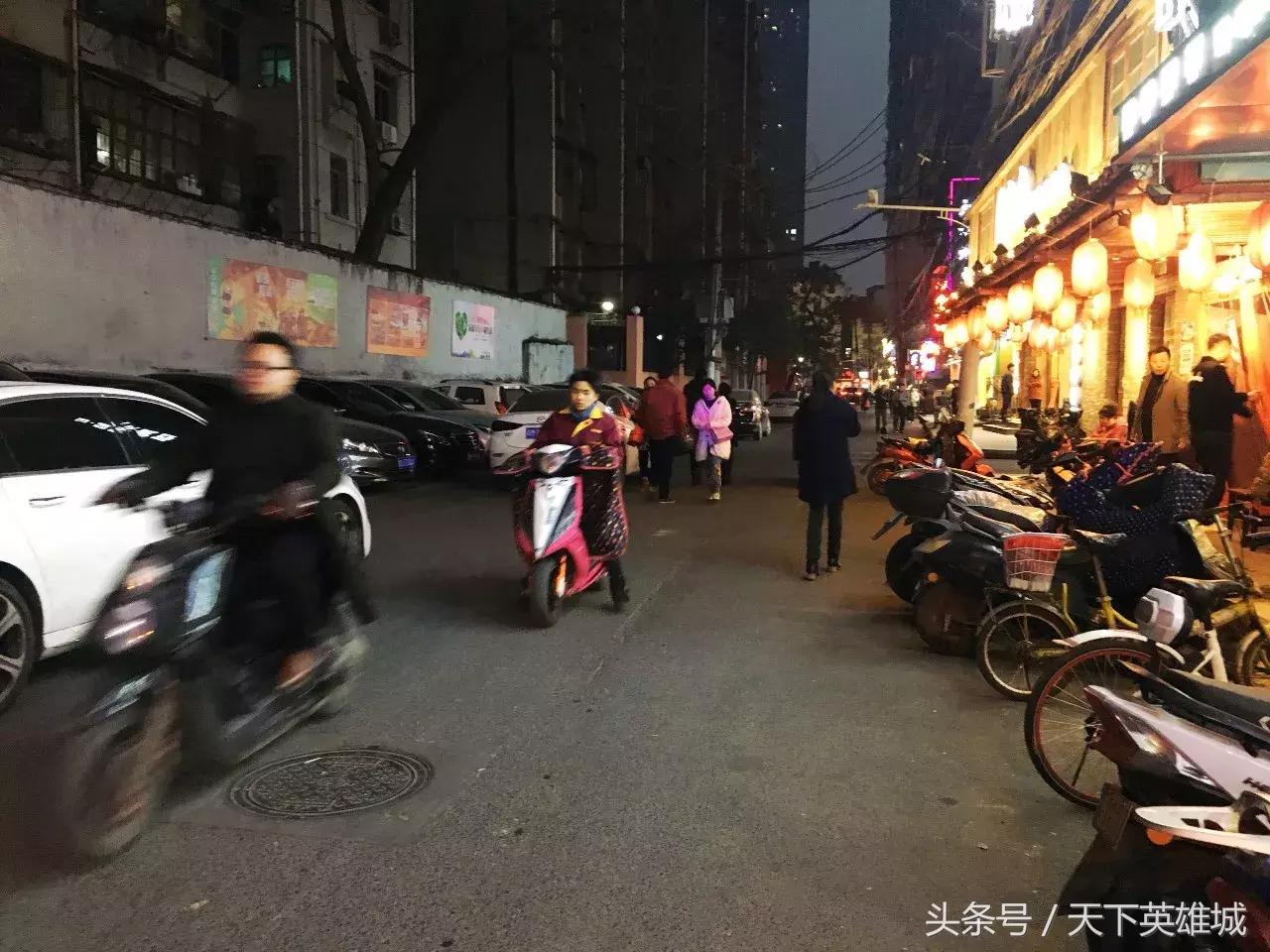 短短一条三百米的街，竟让人从白天走到黑夜……