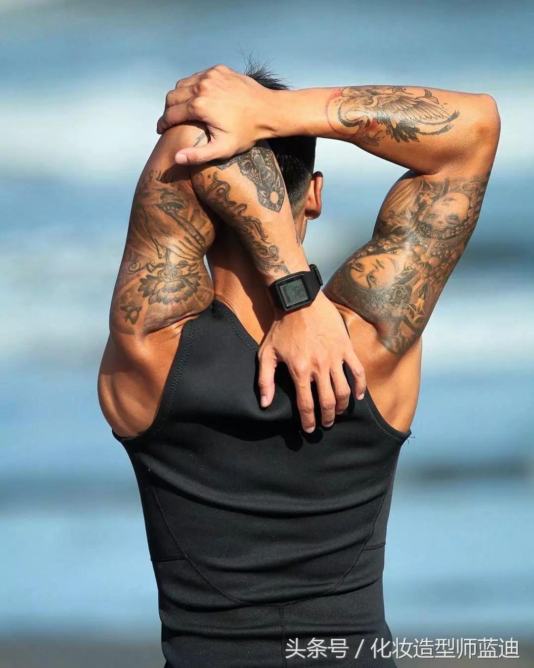 皮肤偏黑的男生怎么穿搭才好看,180皮肤黑的男生怎么搭配