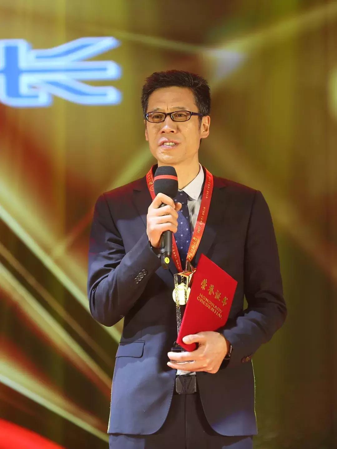 这两位90后的同框,告诉你什么是青春万岁丨2017“感动师大”新闻人物温情揭晓