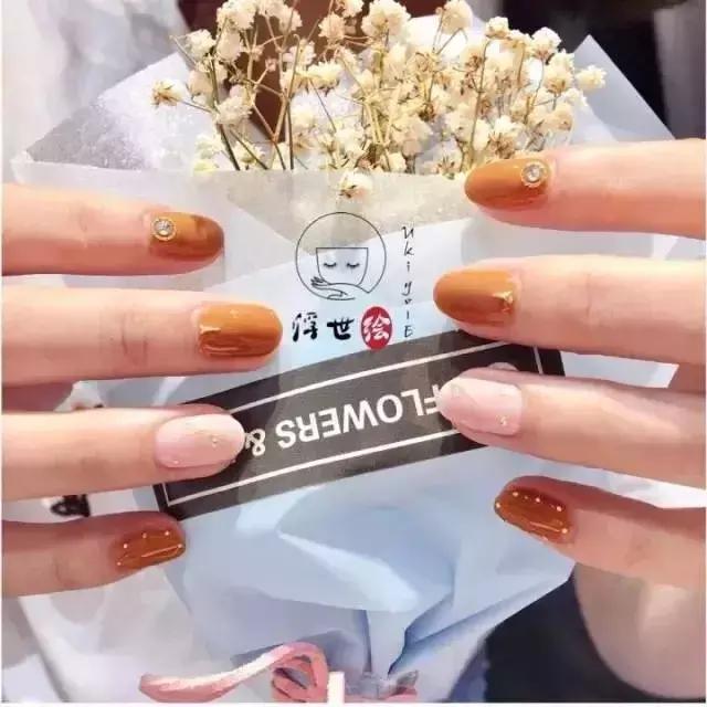 红色挑心系列美甲,明星同款纯色美甲推荐