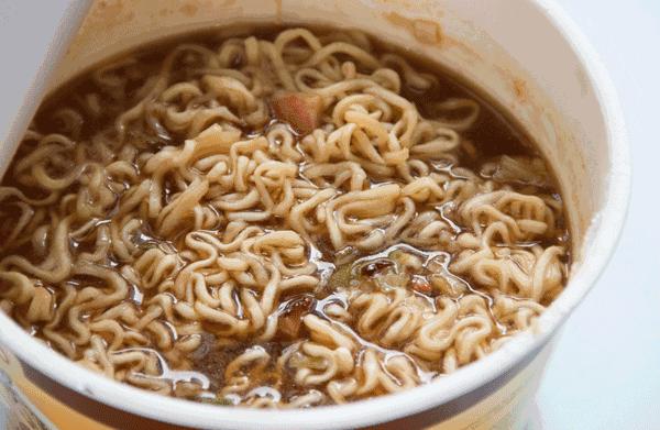 东南亚最好吃的虾片牌子,新加坡餐厅里的虾片