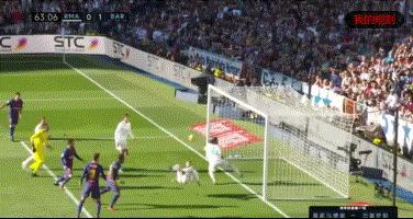 震惊足坛的手球,足球场上的手球