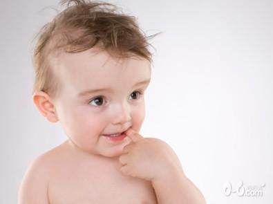 怎么改善宝宝头发少的问题,宝宝头发少长得慢