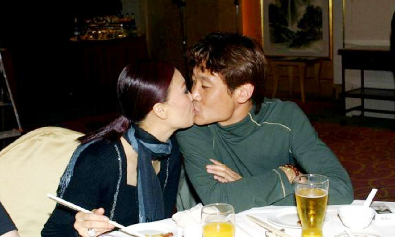 林志玲和章子怡同台,章子怡与林志玲的视频