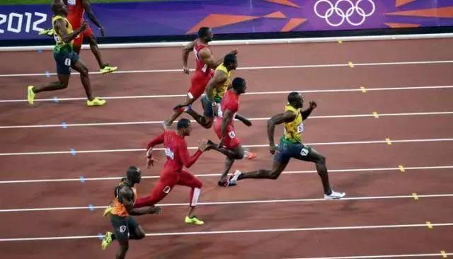 飞人博尔特足球场梅开二度,博尔特暂停职业足球梦