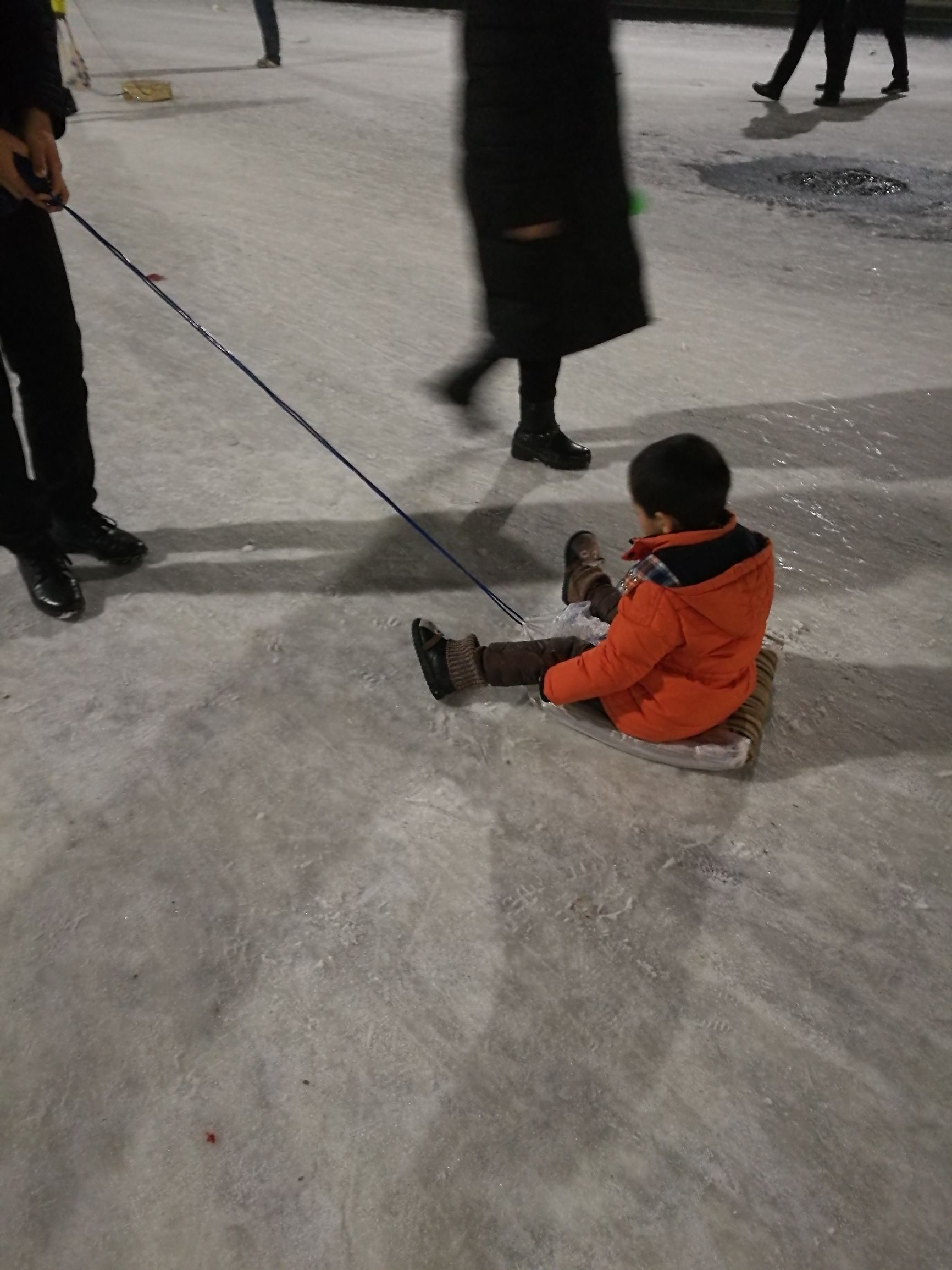 滑雪场滑雪装备有哪些,滑雪场地的滑雪工具