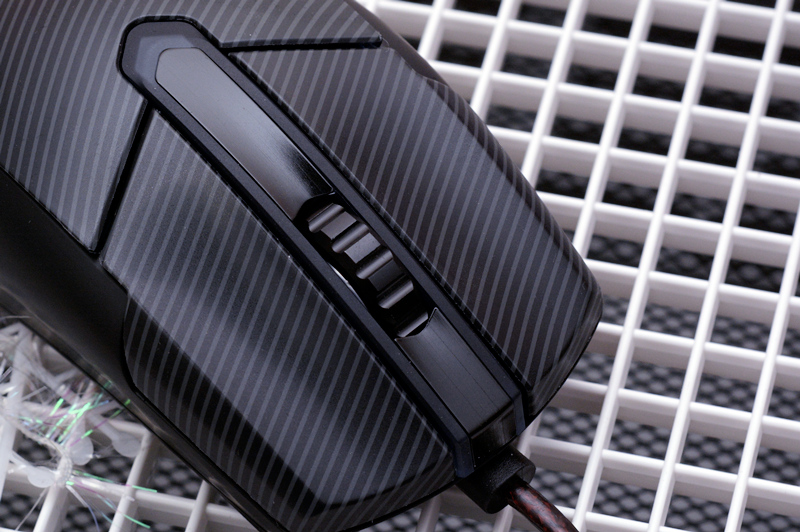 如果说樱桃是买盒子送键盘,那I-ROCKS锆Zr-60算是买盒子送鼠标了