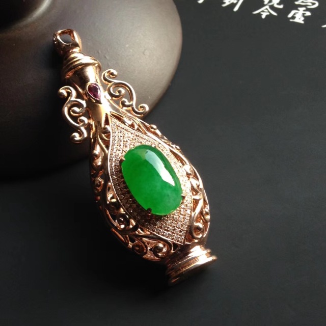 花朵造型的吊坠寓意,水滴造型吊坠寓意