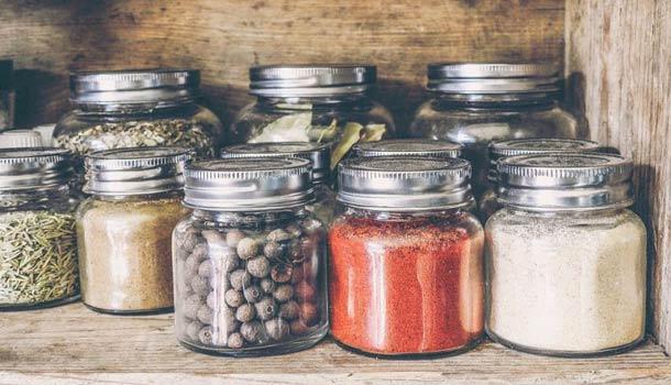 玻璃瓶塑料盖拧不开小妙招,磨砂的玻璃瓶盖打不开有啥妙招