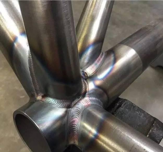 最牛的“鱼鳞焊”日薪500元不算多吧，怎么也比皮几万的歌有价值