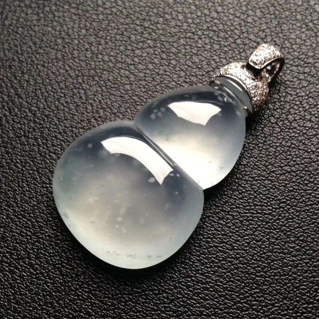 花朵造型的吊坠寓意,水滴造型吊坠寓意