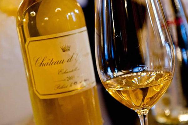 lv是用的什么皮做的,lv是布的还是皮的