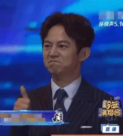 华晨宇的手有多好看,华晨宇的手放在哪里