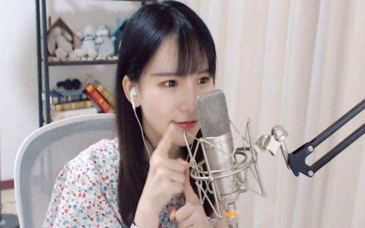 那些唱歌好听的主播“冯提莫”“陈一发”，一年到底能赚多少钱？