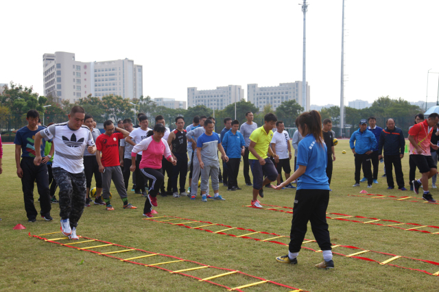 中国大力发展校园足球政策,那些年我们追过的足球