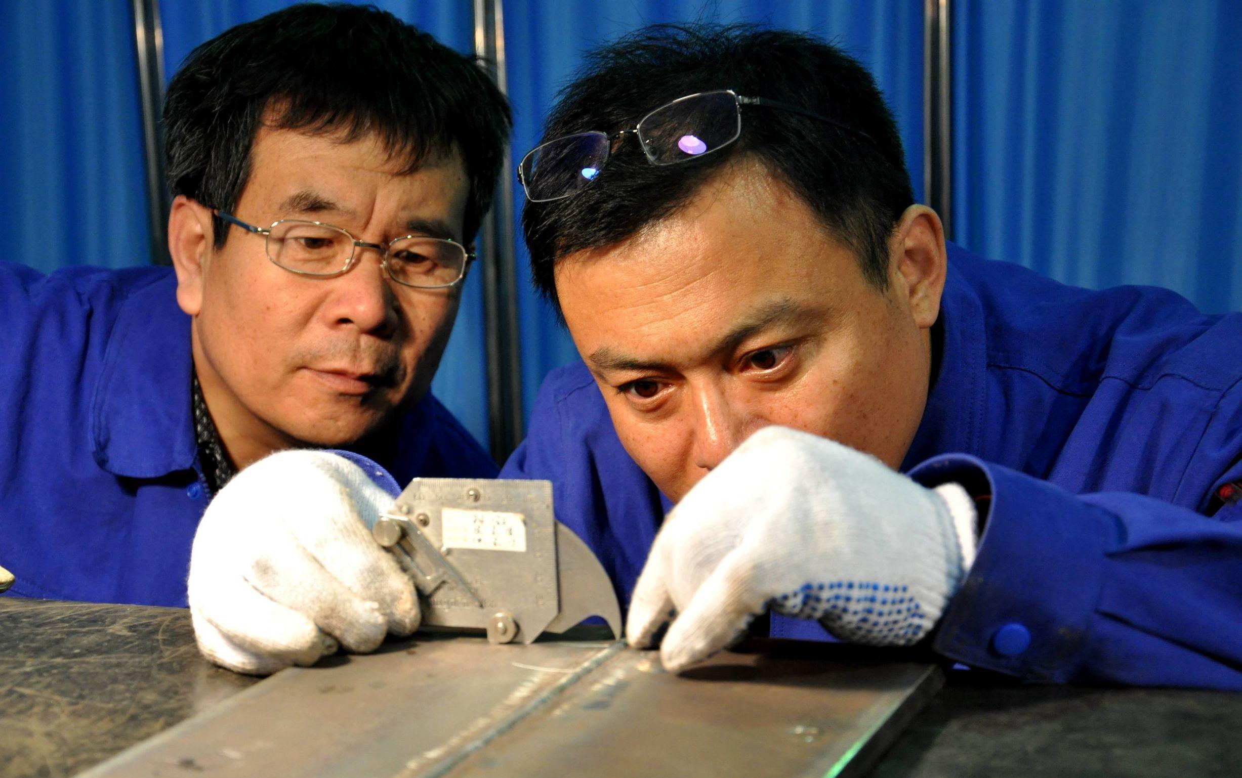 最牛的“鱼鳞焊”日薪500元不算多吧，怎么也比皮几万的歌有价值