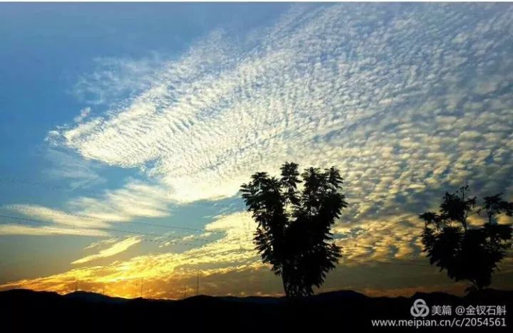 云南楚雄出现大片七彩祥云,七彩祥云云南大理