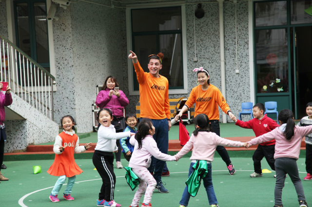 中国大力发展校园足球政策,那些年我们追过的足球