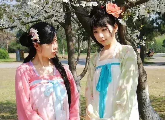 一见钟情诗词,有一种缘分叫一见钟情歌曲