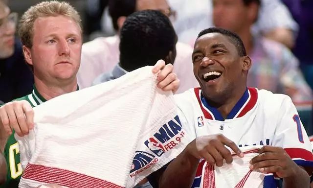 史上唯一一个击败魔神鸟的人!乔丹:再给他10cm,他就是篮球之神