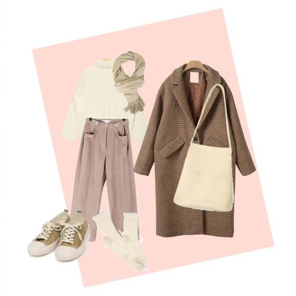 浅粉色裤子卫裤怎么搭配上衣,粉色松紧裤子怎么搭配显得好看