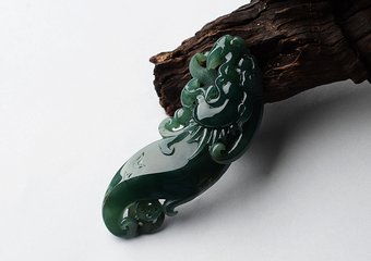 买翡翠看自然光,买翡翠用什么样的器具鉴别