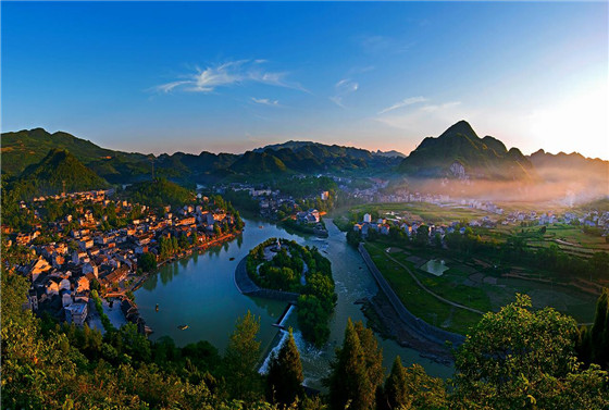 沈从文边城地方特色,沈从文边城指的是凤凰还是茶峒