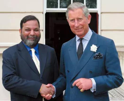 为啥你穿西装像房地产中介,房产中介西装