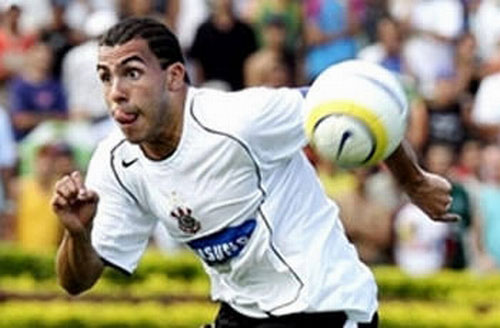 都是足坛浪子,小罗留下一段段传奇!他,留下一滩滩唾弃!