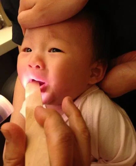 6个月小孩打针喊疼死了,现在一个月的婴儿打针怎么打