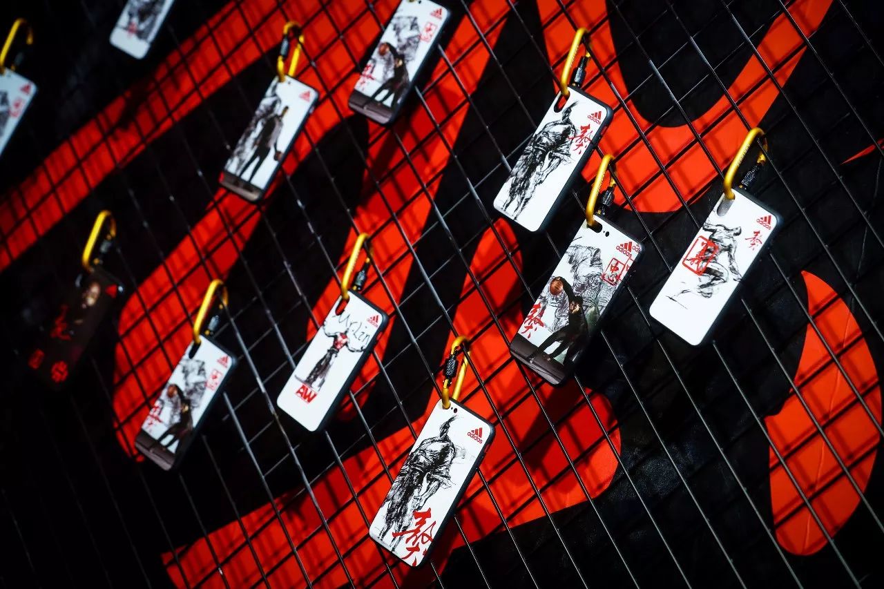 一个雕塑家所创作的球鞋是怎样做到「獒视群雄」的？