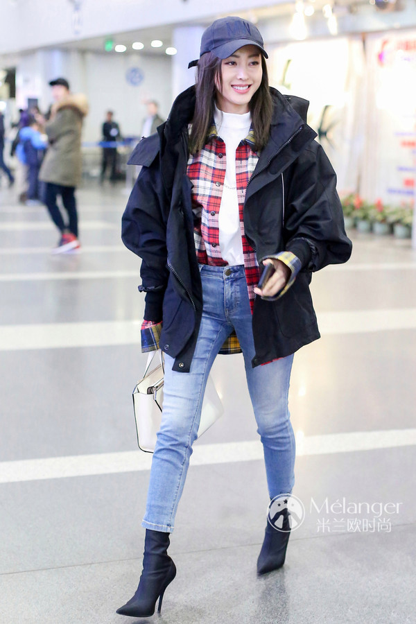 范冰冰冬季穿搭羽绒服,范冰冰黑色羽绒服穿衣搭配