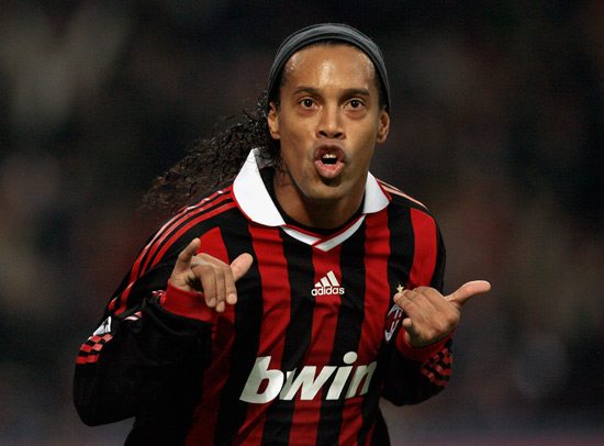 不变的小罗!用足球“整容”成功的男人