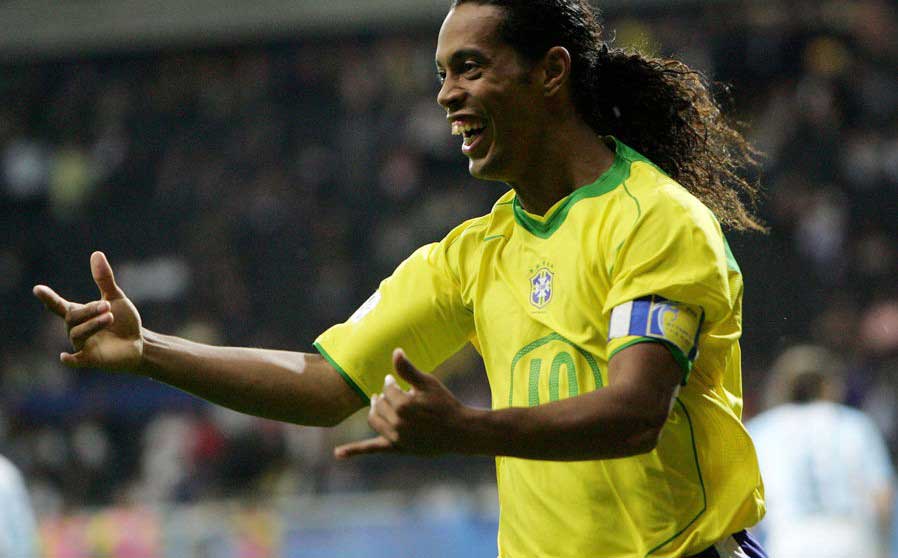 足坛历史欧冠奖杯最多的人是谁,足球世界杯金球奖奖杯