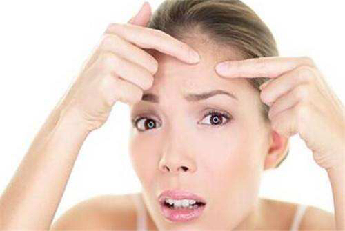 额头爱长痘是什么原因,额头爱长痘用什么护肤品