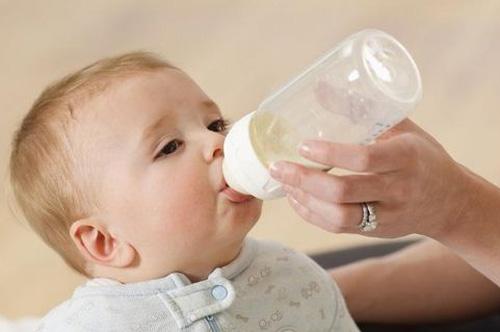 断母乳时宝宝不吃奶粉有什么妙招,宝宝只吃母乳不吃奶粉怎么办