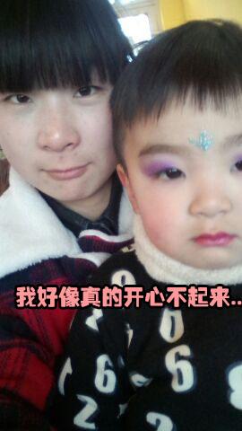 一定是得罪了幼儿园老师,孩子期末表演化的妆真是美哭了