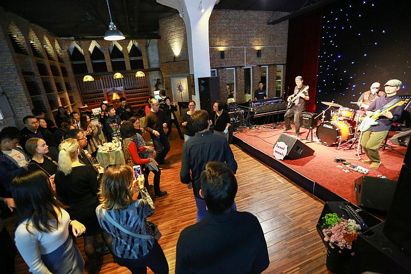 「双井英语沙龙」每周日Anton带你看新闻热点学地道口语！